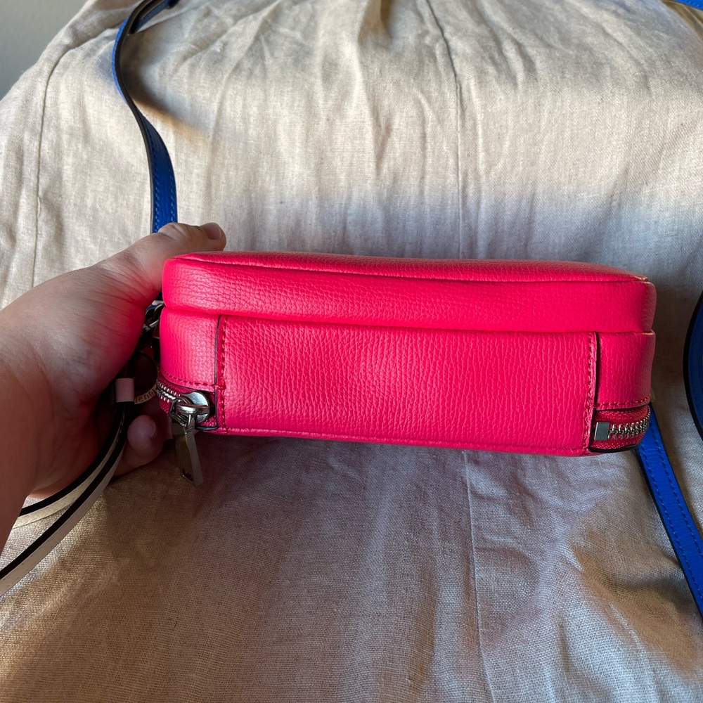 HENRI BENDEL pink crossbody/wristlet wallet bag with detachable blue strap!! - Picture 7 of 15